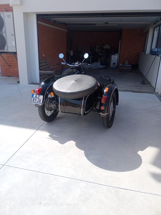 Moto Antiga com Side Car