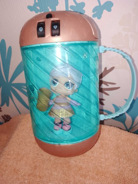 Ляльки LOL в капсулах