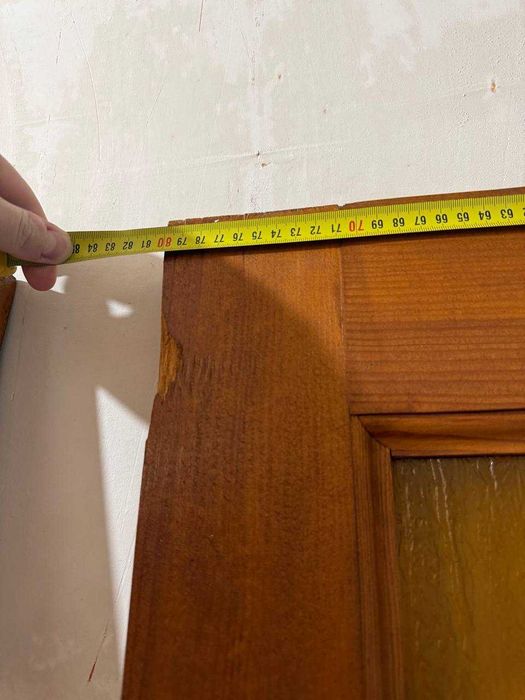 Продам двери деревянные 60см и 80см