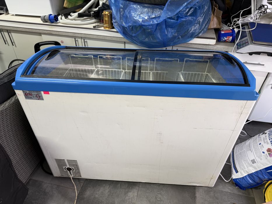 Морозильна вітрина М 400S: 1 800 грн. - Холодильное оборудование