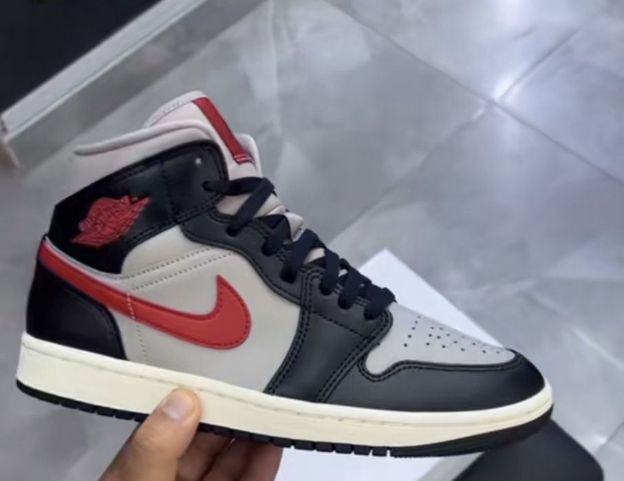 Air Jordan 1 Mid