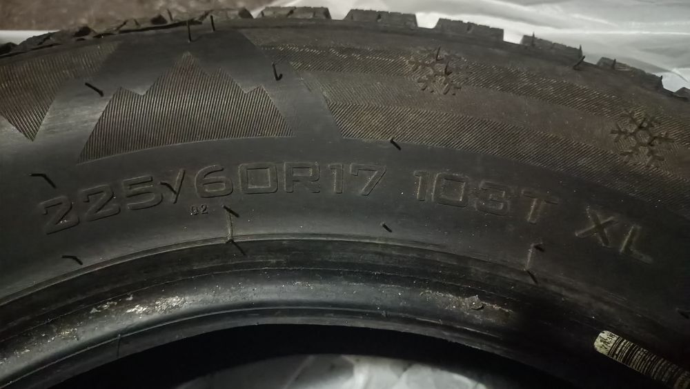 Продам шини зима  225/60 R17