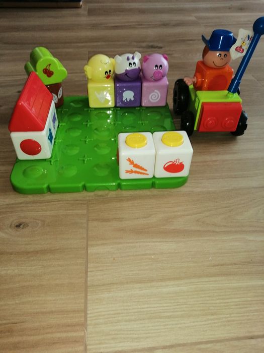 Quinta com peças de encaixe	Chicco	18 peças*