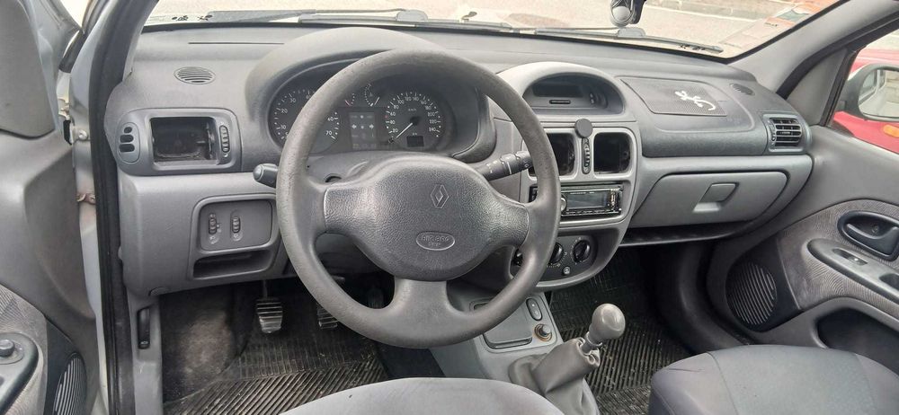 Vendo renault clio 1.2 gasolina do ano 2000