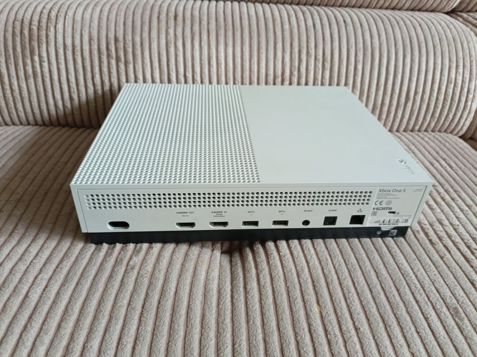Konsola Xbox One S 1TB pad