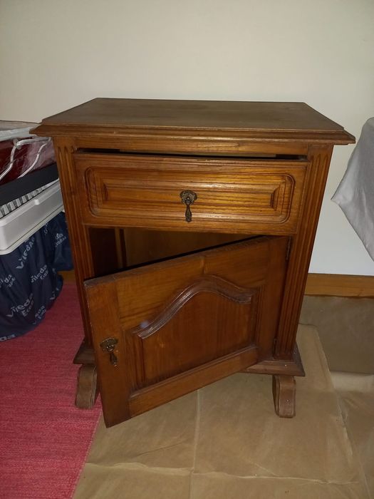 Conjunto de mobília antiga