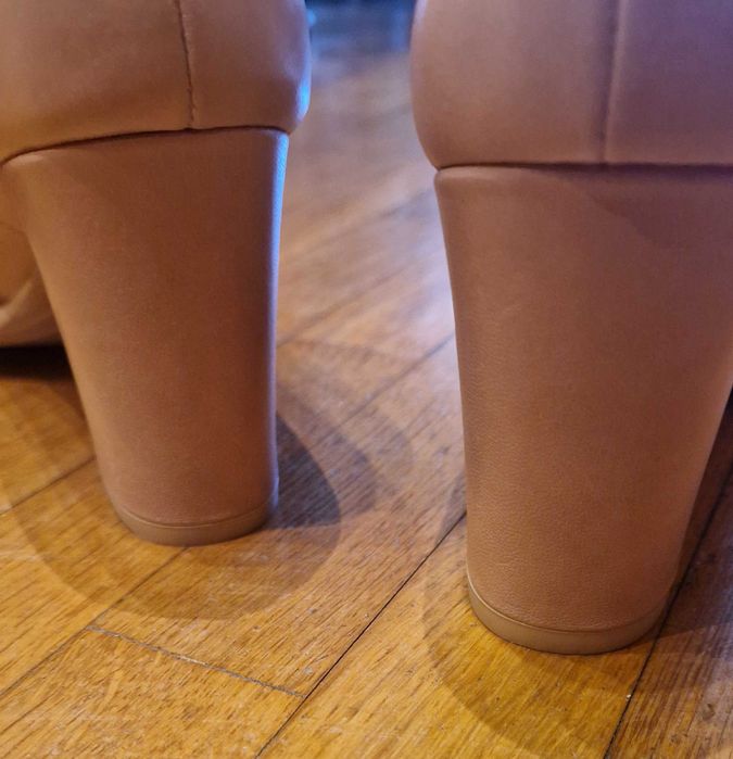 Sapatos novos, cor Nude, N. 38