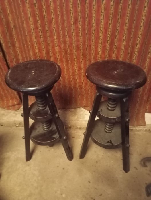 Vendo estes bancos muito bonito bom estado