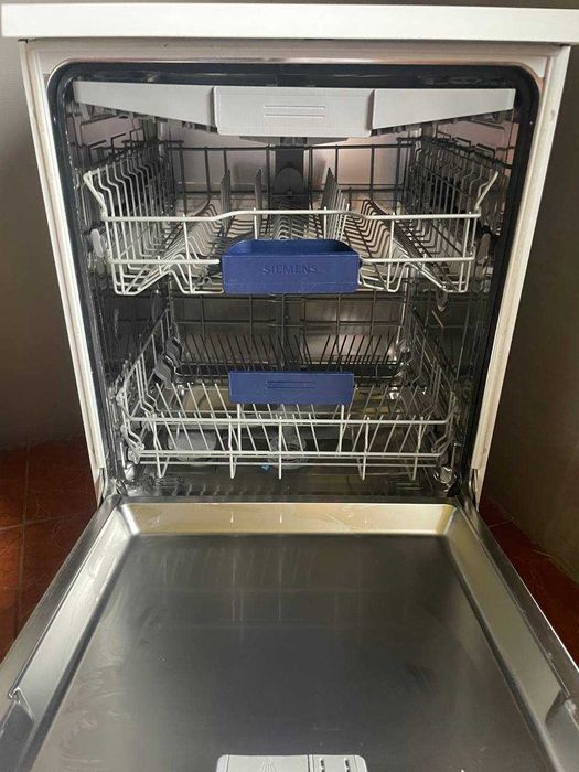 Посудомийна машина SIEMENS