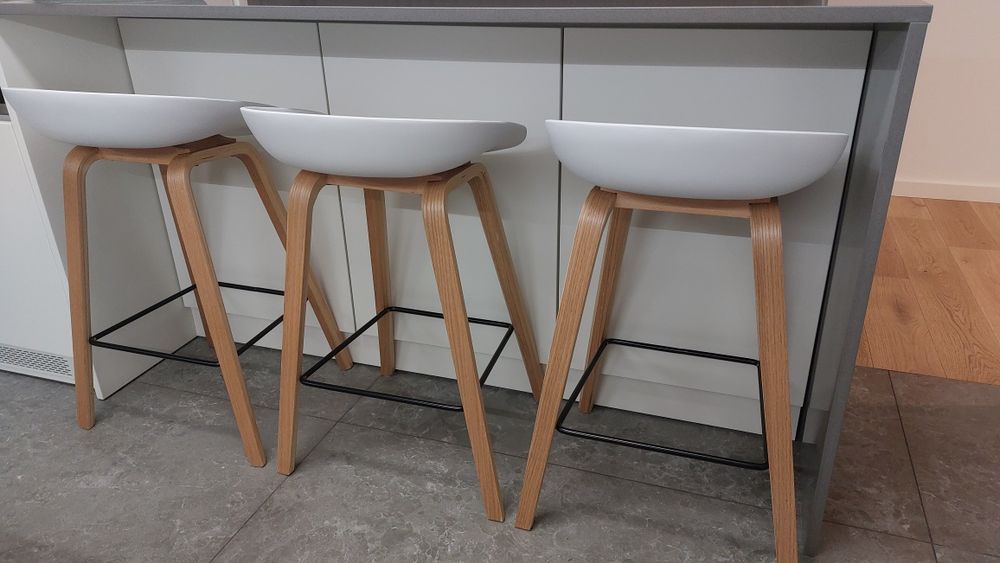 Banco alto em madeira faia 65cm