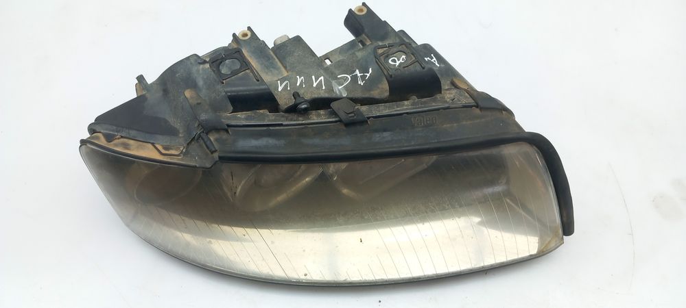 Ótica / farol direita AUDI A4 (8E2, B6)