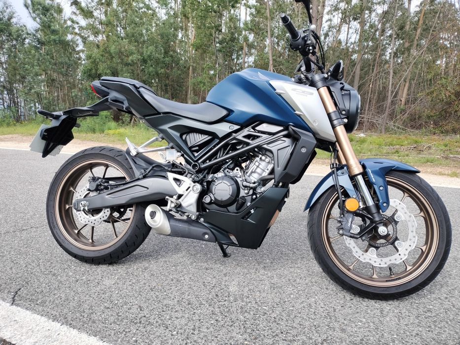 Honda CB 125r impecável