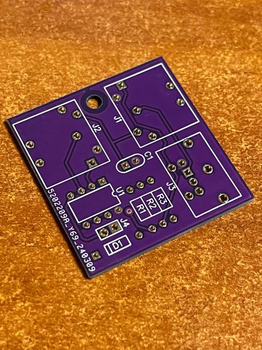 Комплект для самостійного складання адаптера PC-XT клавіатури.