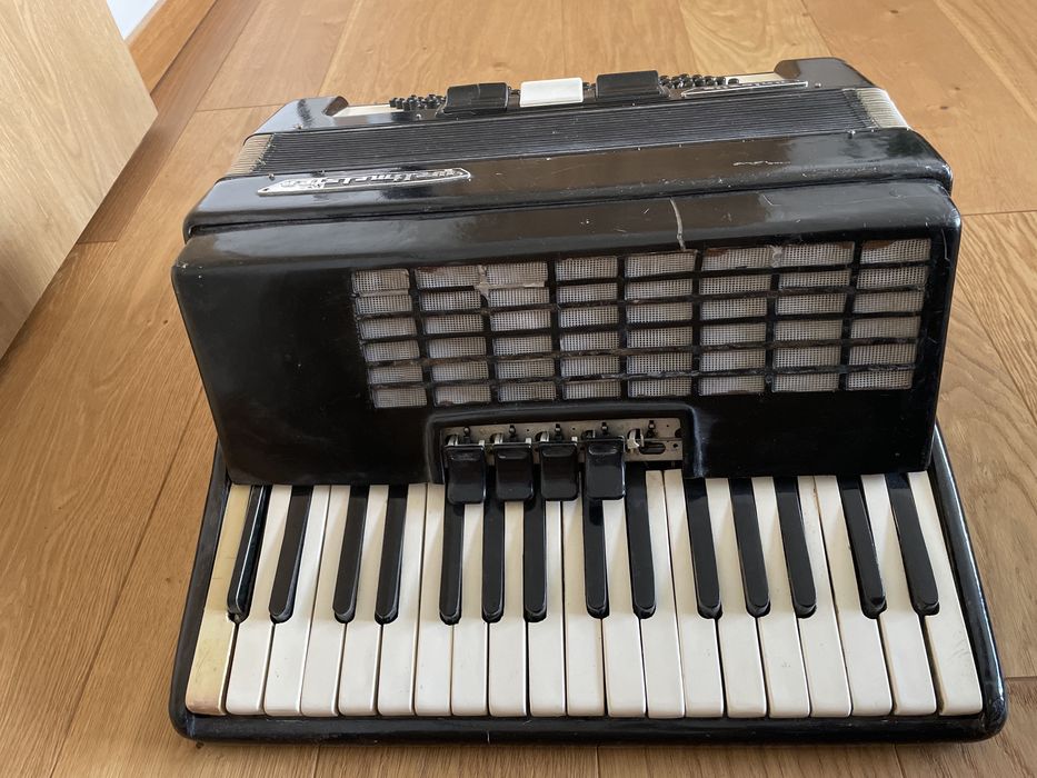Akordeon Weltmeister Unisella 80
