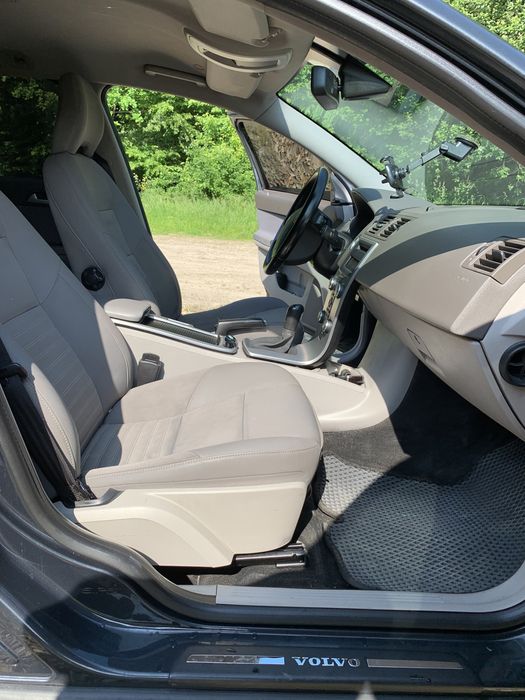 Вольво v50 2009 року випуску