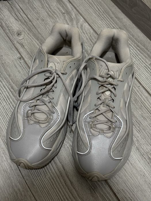 Кросівки Adidas Oznova 44,5
