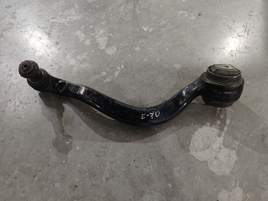 Важіль передній правий нижній