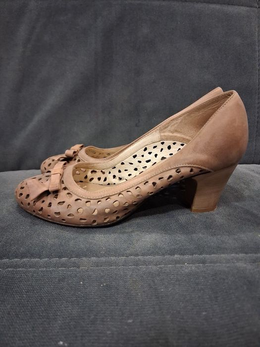 Buty na obcasie półbuty r38