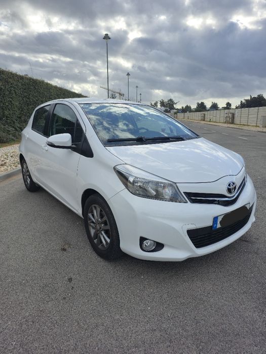 Toyota Yaris com AR Condicionado