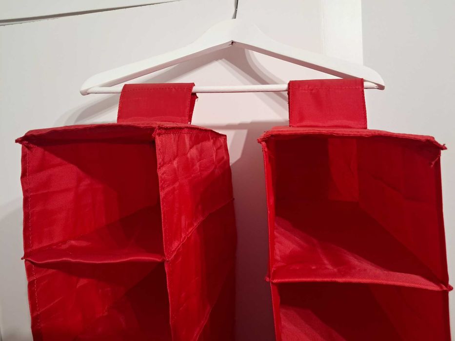 Quarto de rapaz, Tapetes e Sapateiras suspensas / Muito bom estado