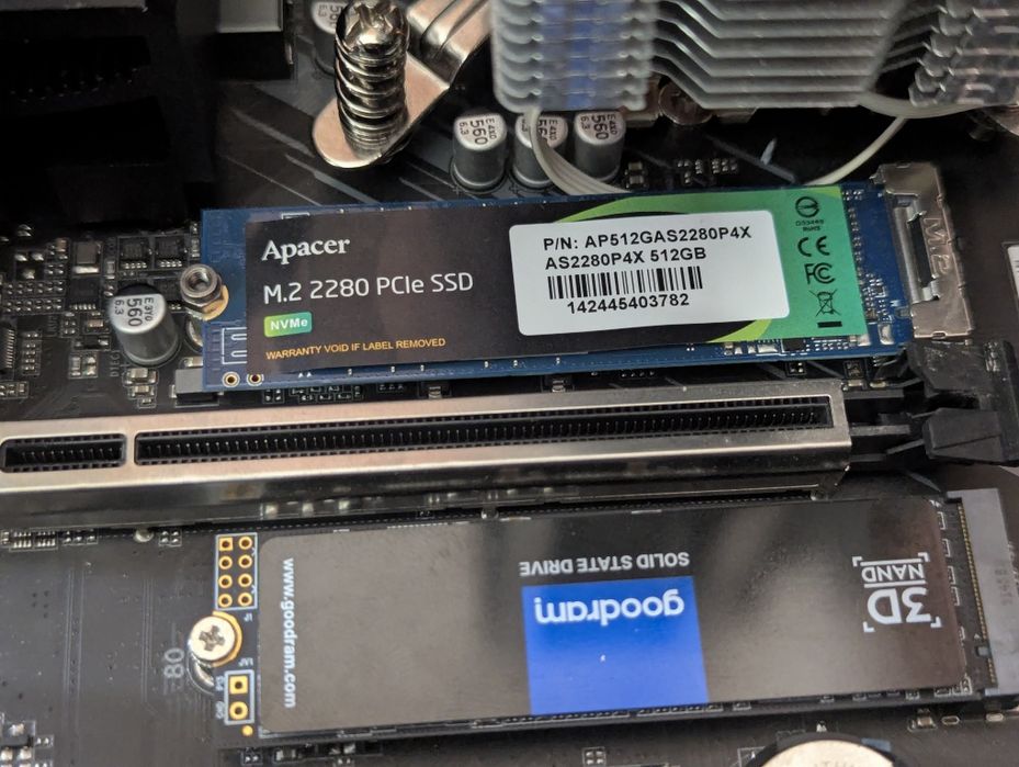 Продаю SSD 512Gb в доброму стані!