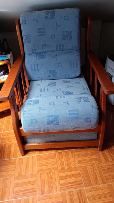 2 poltronas/ sofás individuais usadas mas em estado aceitavel