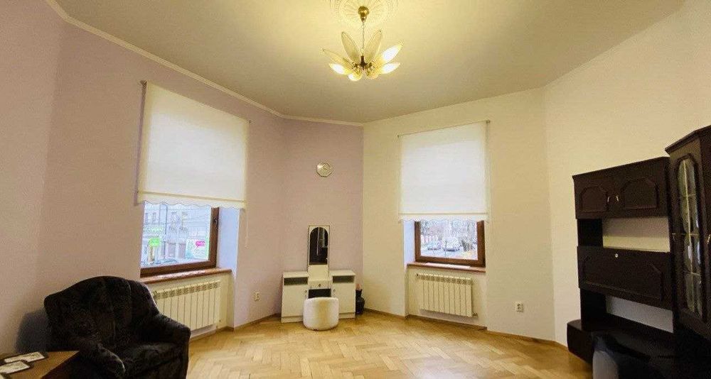 Продаж просторої трикімнатної квартири в центрі м. Самбір