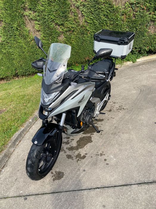 Vendo Nc750X ano de 2024 com 20.350 Km