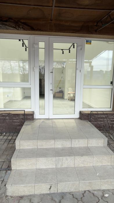 Продам комерційне приміщення Росвигово