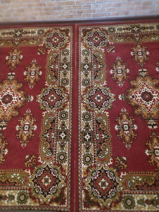 Продам 2 одинаковых шерстяных ковра времен ссср.