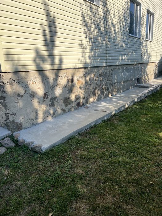 Продажа двоповерхового дуплекса - пів будинку - на Росі