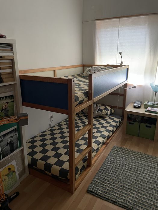 Beliche modelo Kura (IKEA) com estrados incluidos