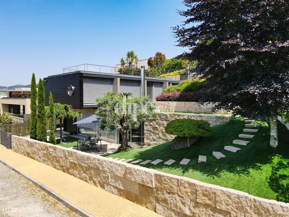 Luxuosa Moradia T3 com piscina, ginásio e jardins