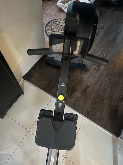 Wioślarz Technogym Skillrow – sprzęt premium, stan bardzo dobry.