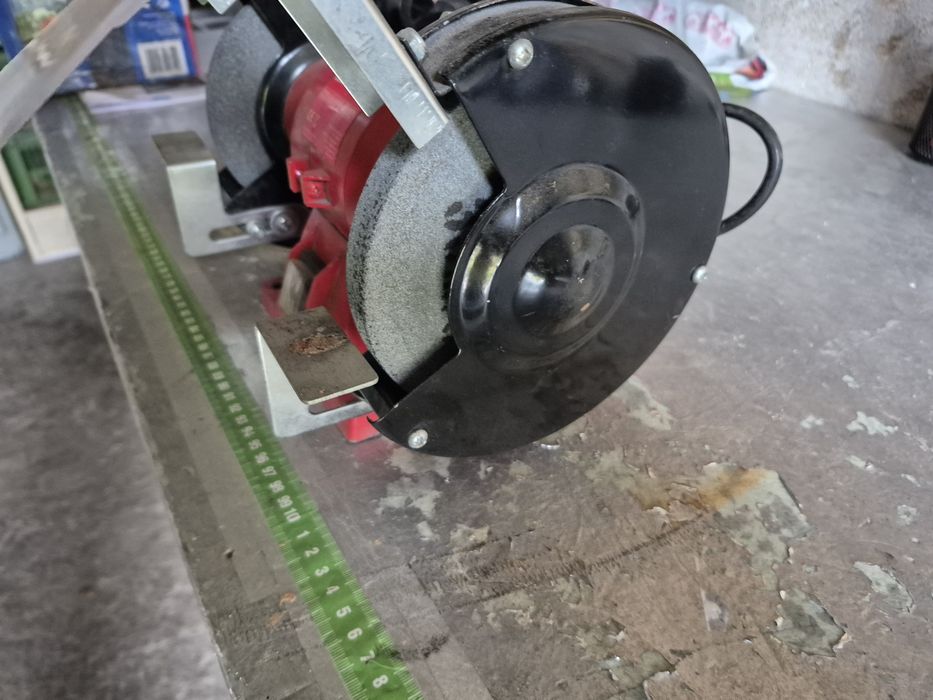 Mała szlifierka stołowa