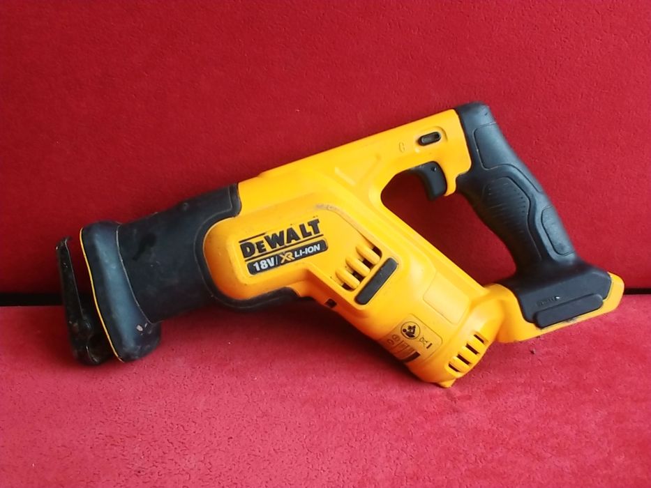 Piła szablasta lisica dewalt dcs387
