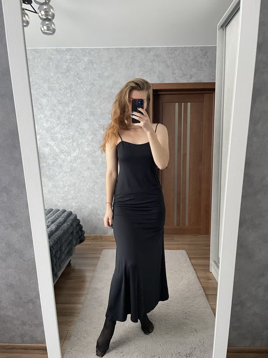 Довге плаття максі сукня вечірня на тонких бретелях з відкритою спиною