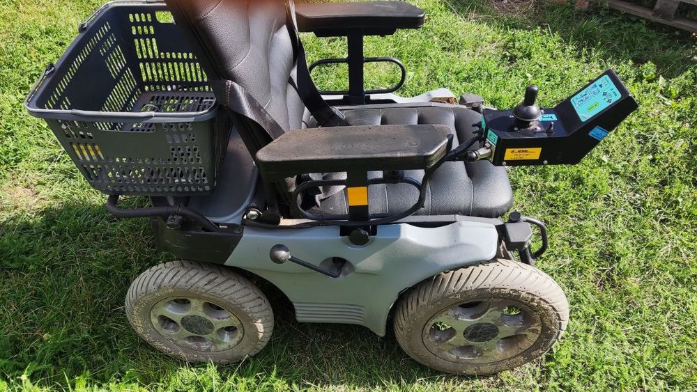 Инвалидное кресло-коляска с электроприводом Артем 220