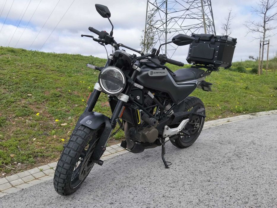 Husqvarna Svartpilen 125 – 2022 – Varios extras incluidos.