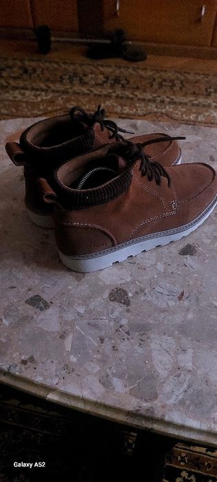 Продам новые зимние ботинки CLARKS  размер 42 ,5
