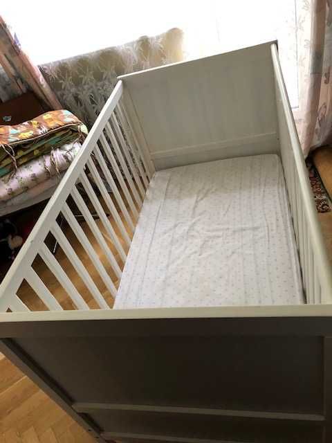 Дитяче ліжечко біле з матрацом та мякими бортиками