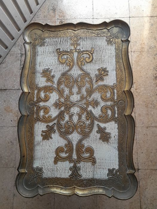 Mesinha em plástico