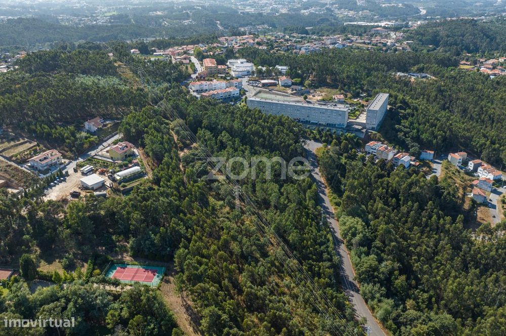 Terreno Urbanizável com 2.900 m² em Crestuma – Vila Nova de Gaia