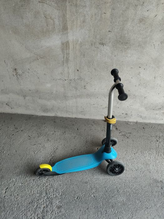 Trotinete azul..