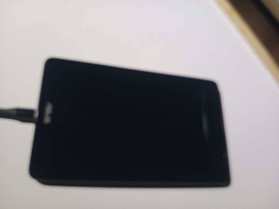 Tablet Asus prawie nieużywany.