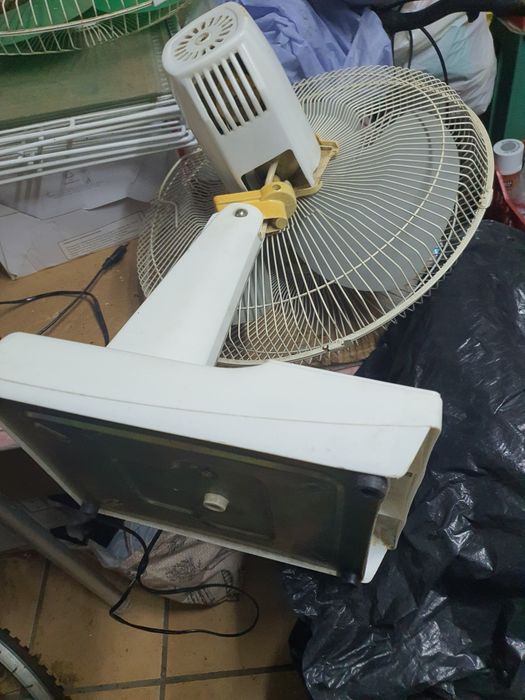 Diversos ventiladores usados