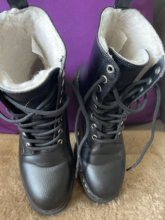 Buty czarne sznurowane ocieplane futerkiem