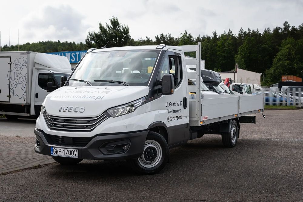 Iveco 35S18H  skrzynia 4800 mm, hak, dostępny od ręki