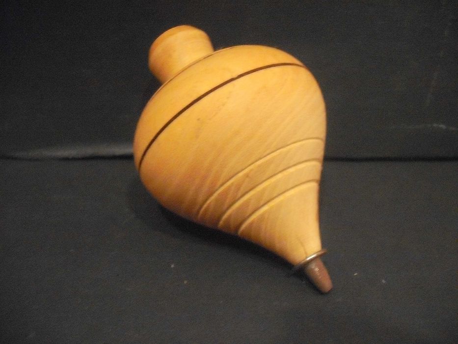 Pião antigo em madeira - brincado - anos 50/60