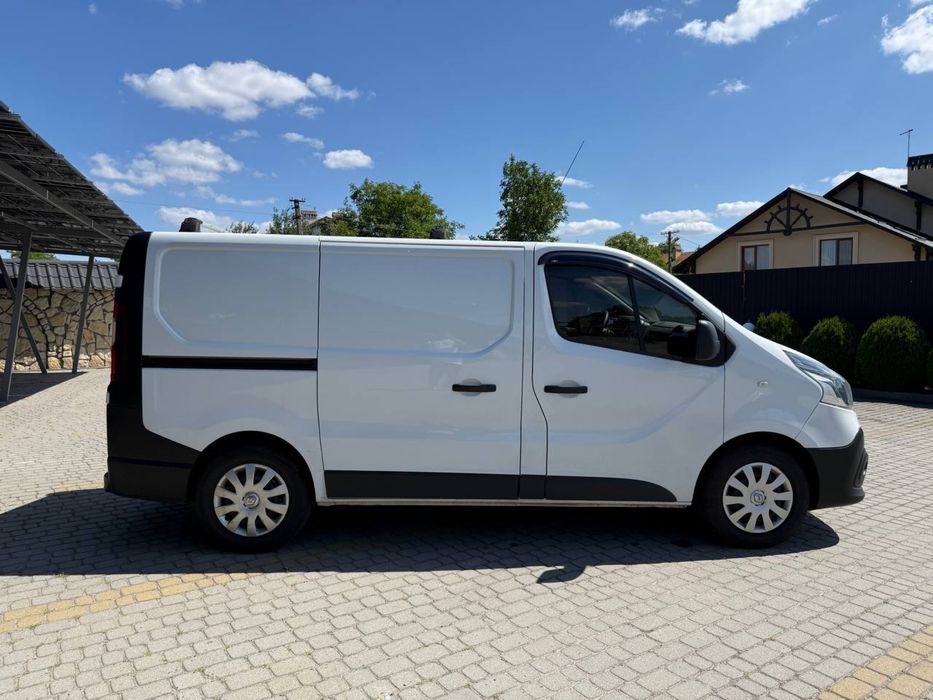 Оренда буса Renault Trafic у Львові. Прокат авто Львів